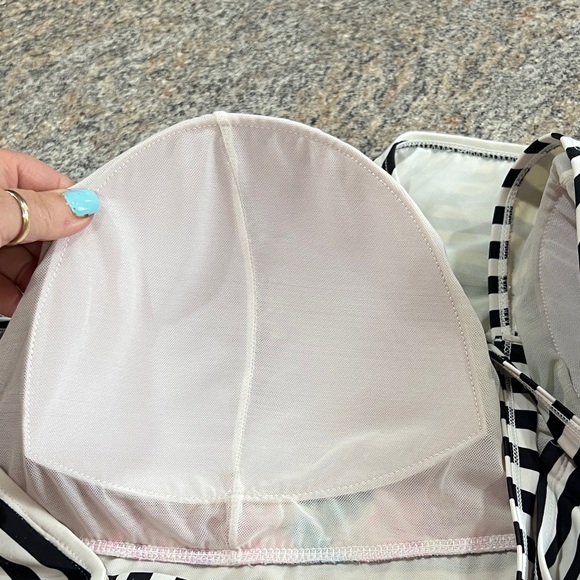 Torrid Black and White Striped Floral Swimsuit 5x top and 4x bottoms - Picture 13 of 13